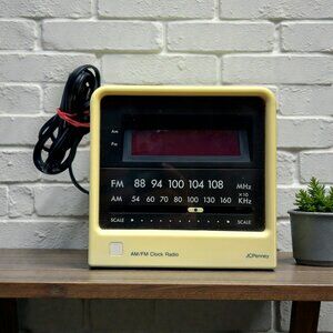 RARE Vintage 1980's JC Penny white cube AM/FM alarm clock radio model 3020
